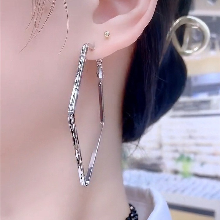 Jiaowei Geometric Diamond-Shaped Hoop Earrings with Silver Posts