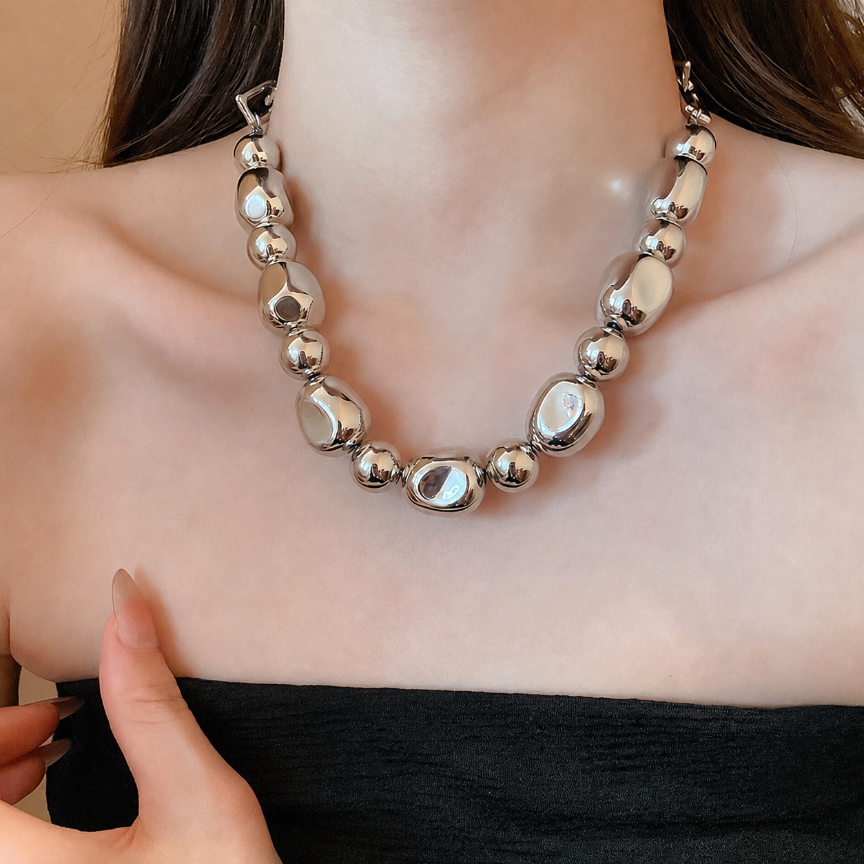Irregular Round Beaded Pendant Necklace